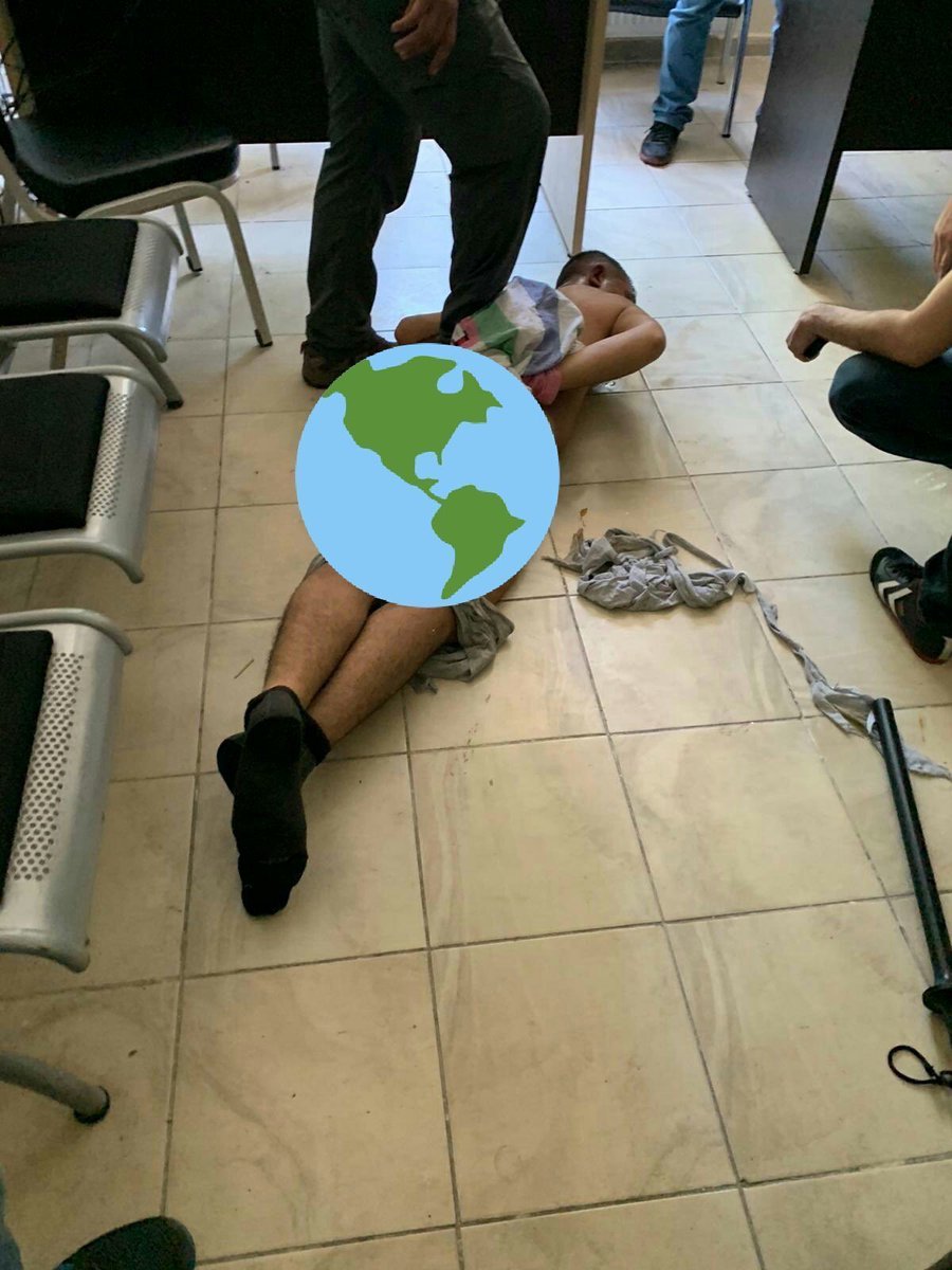 sel30sel's tweet photo. ABD’nin Siyahları (Mineapolis)
Türkiye’nin Kürtleri (Diyarbakır)
#GeorgeFloydProtests 
 #İşkenceİnsanlıkSuçudur https://t.co/t5nptGlKat