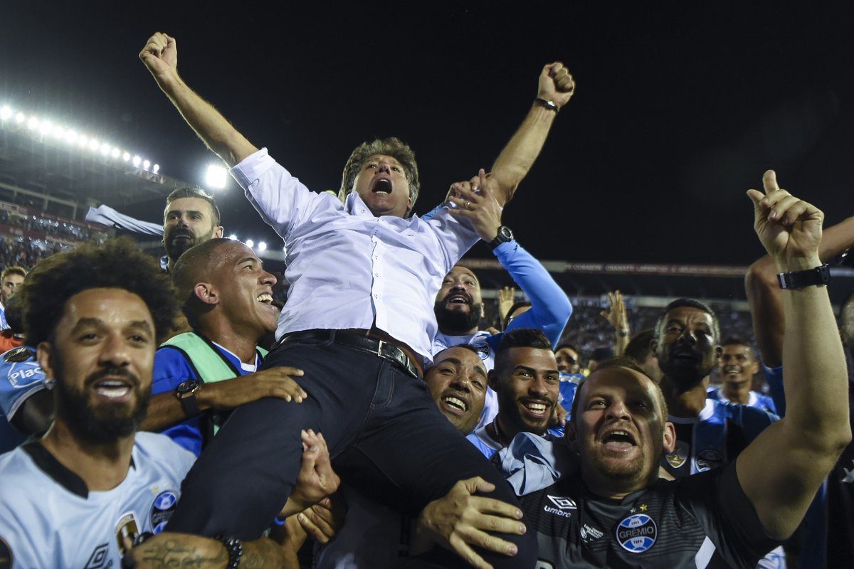 SportsCenterBR's tweet photo. 🏆 Mundial
🏆 2x Libertadores
🏆 Recopa
🏆 Copa América
🏆 Supercopa Libertadores 
🏆 2x Brasileirão
🏆 3x Copa do Brasil
🏆 5x Gaúcho
🏆 Carioca
🏆 Mineiro
⚽ Dois gols na final do Mundial

Renato Gaúcho. Apenas respeite 😎 https://t.co/KbvhvsAxhf