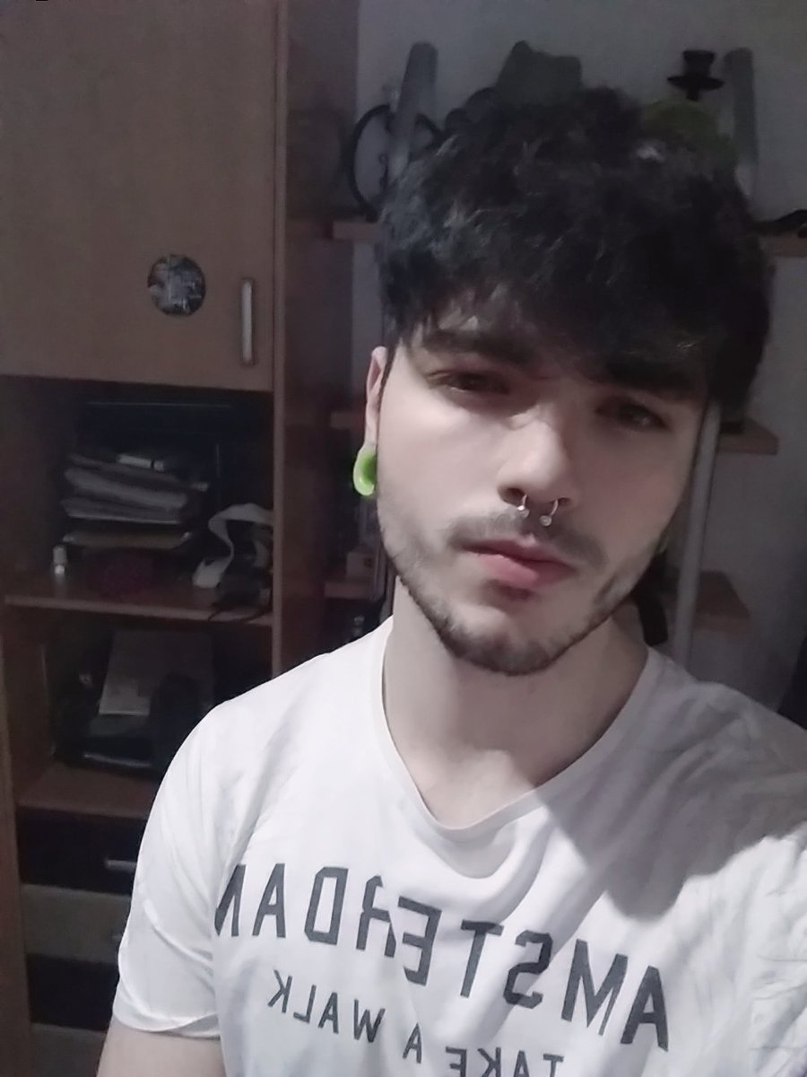 SadManfkl's tweet photo. Si fuera tú novio cómo me dejarías? https://t.co/kdQ9FCZ67k