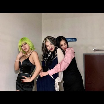 CLCSpain__'s tweet photo. {INSTAGRAM} - 200531
#YEEEUN #예은 en el Instagram de Jiwoo de Kard junto a ella y Queen Wa$abii
@CUBECLC #CLC #씨엘씨 @KARD__SPAIN
Cr. _zziwooo0 https://t.co/s2jc8P2n41