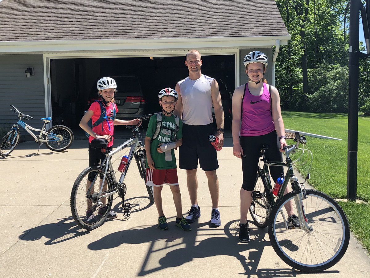 JFHischke's tweet photo. Completed my first half marathon today with the help of my Hischke family water crew! Without basketball, I’ve had to turn to running... but I do miss hoops! https://t.co/lwLXsRThtD
