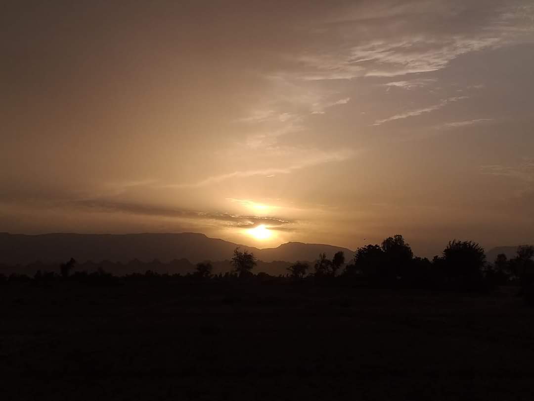 jamalikachho's tweet image. کاچہو سندھ کا ایک خوبصورت علاقہ جہاں ایسے مناظر پائے جاتے ہیں ،
#Kachho
#WahiPandhi
#sunsets