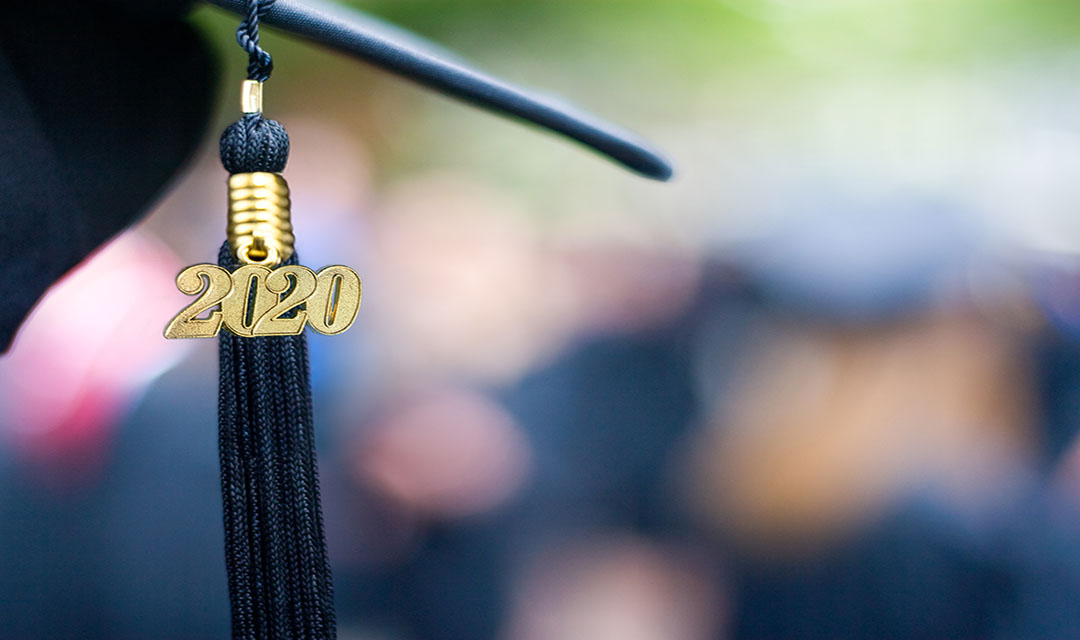 lakes2020's tweet photo. If you did not get a chance to pick up your graduation packet, and/or cap &amp; gown, stop by the school.
Monday, 6/1 between 12 pm - 2 pm. 
The packet has important information such as your seating assignment and arrival time at the graduation ceremony. 
@CyLakesPara @CFISDCyLakes https://t.co/z5PAt7vfBX