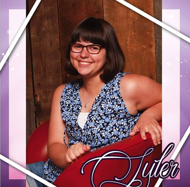 nashfash14's tweet photo. Meet the @miss22quties! You may have bumped into Syler at school! Syler has the nicest smile! She is the sweetest, most engaging person in the room. Her goofy spirit is infectious. #GoodVibesNA #NASDLearns #VirtualFashionShow https://t.co/VzSw3dGmLw