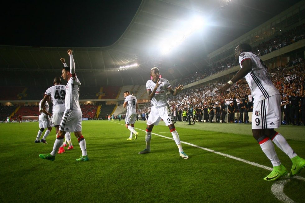 Gözlerde bir damla yaş, kalbimizde bir aşk sensin <a href="/Besiktas/">Beşiktaş JK</a>