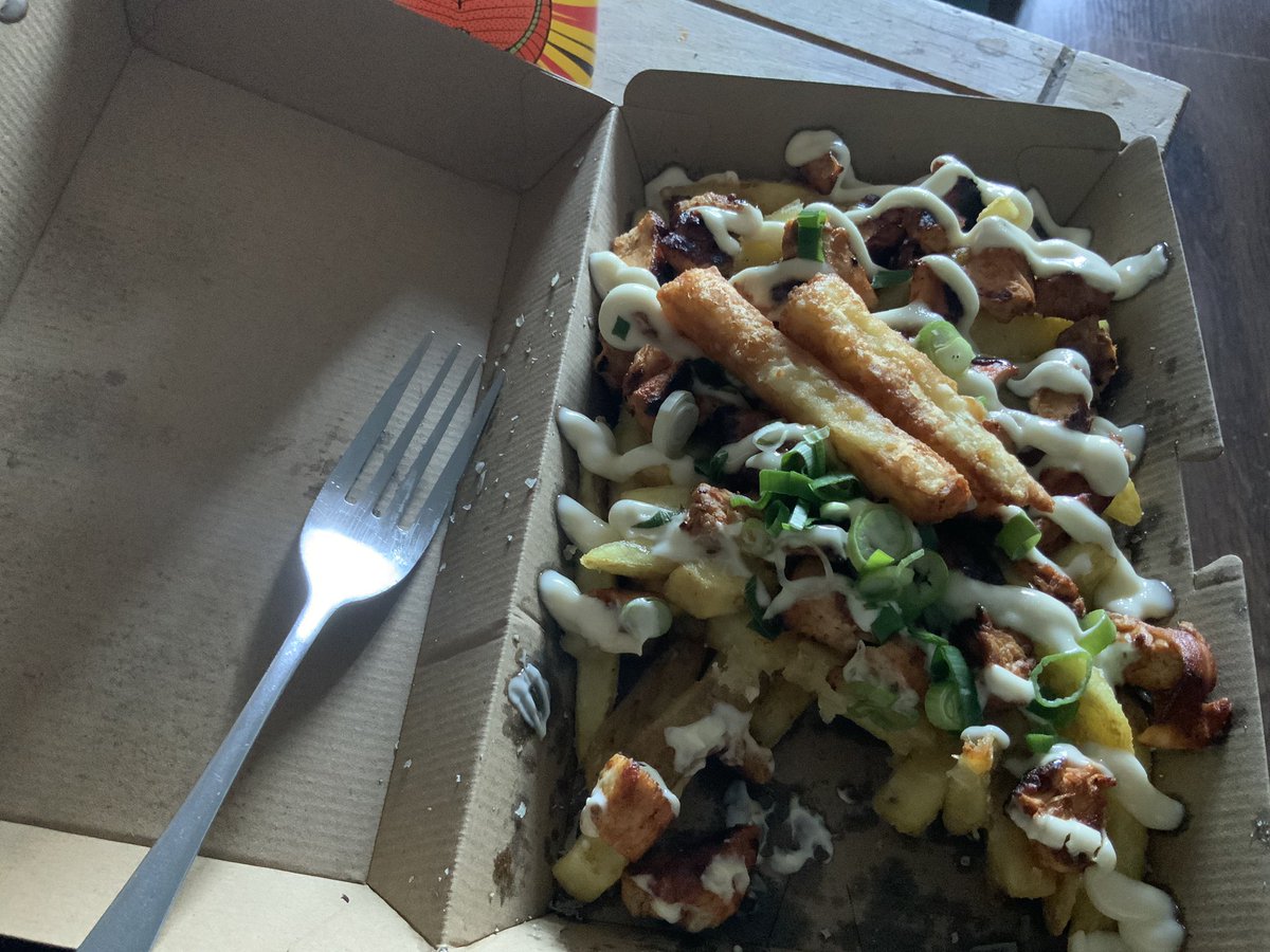 EmmaSpagnola's tweet photo. Happy #NorfolkLooLady as takeaway goes you would be hard pressed to beat this #FatTeds #ChickenDirtyFries #Sheringham #StreatFood #GoodFood #Yummy #NorthNorfolk #SocialIsolating https://t.co/CYjdoyAiO6