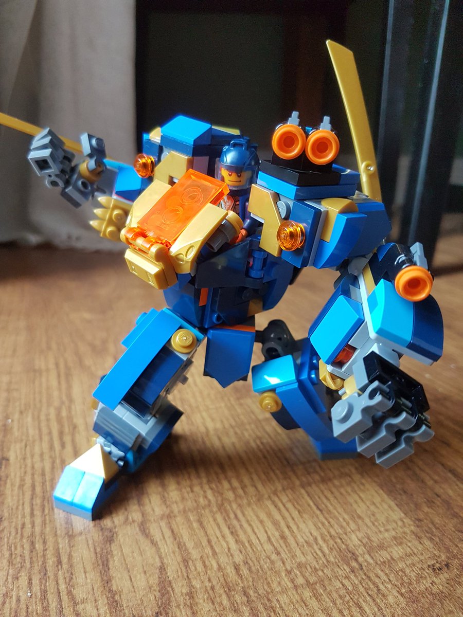 thingsmysonmade's tweet photo. Clays new upgraded mini mech! Mech frame courtesy of @chubbybots https://t.co/Sjjg6IEL3E https://t.co/xIZjlBeLz6