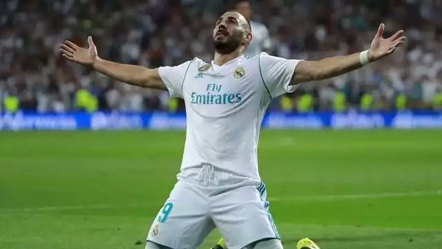FutbolAlemi2's tweet photo. 🇫🇷 Karim Benzema,Real Madrid ile sözleşmesi sona erdiğinde Lyon'a dönmesi planlanıyor. https://t.co/VH9WRfeFNo