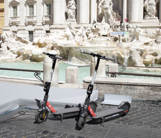 gioiozzia's tweet photo. Un #monopattino elettrico anche per #Roma. Nella Capitale arriva la flotta @helbizofficial, insieme con le #ebike. @palella ha pronte altre sorprese per l'Italia, insieme con @telepass #smartmobility
https://t.co/rTyxtANIZG https://t.co/7lDo5WoTkb