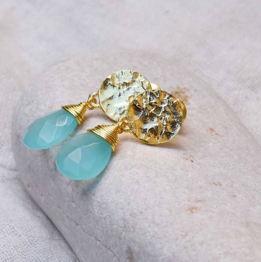 The beautiful Kate earrings by <a href="/AzuniLondon/">AZUNI LONDON</a> 💕 So called as chosen and worn by the Duchess of Cambridge! Online NOW!👀
#shopindependent #jewelleryaddict #gold #silver #brightonjewellers #freedelivery #handdelivered #silveradobrighton #onlinegifts #gemstonejewellery #rocks