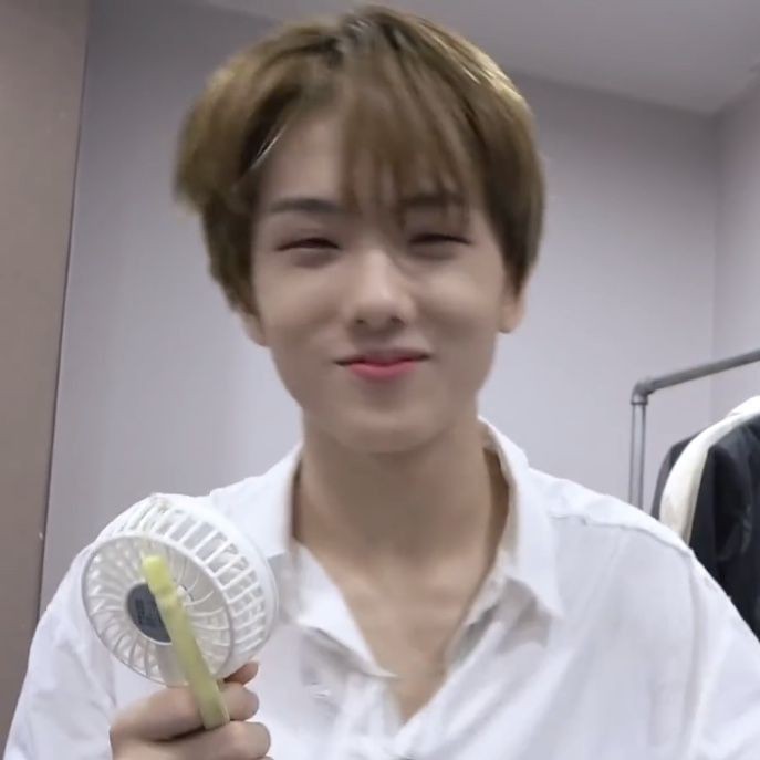 1   jun𝖊   '   for sweetie  *  

วันนี้มาเริ่มต้นเดือนใหม่แล้วนะครับ ผมขอให้ทุกคนมีแต่ความสุขมีแต่รอยยิ้ม ไม่มีน้ำตาแล้วก็ได้กินของที่อยากกินนะครับ น่ารักๆแบบนี้ตลอด ดูแลตัวเองดีๆด้วยนะเดี๋ยวป่วย

                                                                 🗨   มิดไนท์   .