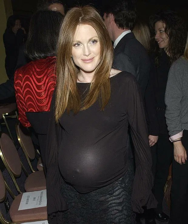 Just had the realisation, pregnant pics of Julianne Moore are very difficul...