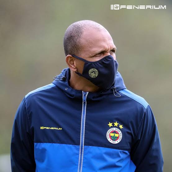FutbolAlemi2's tweet photo. ⚽️ Fenerbahçe kulüp maskelerinin 24.95 TL'den satışa sunulduğunu açıkladı. https://t.co/wrnNGvUZ6q