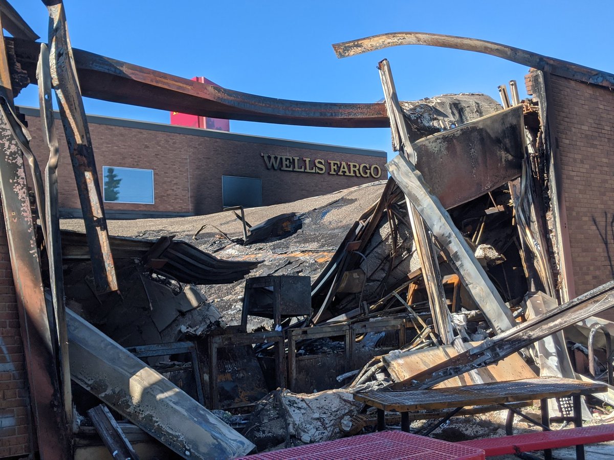 nerdturdle's tweet photo. Wells Fargo near 5th precint #Minneapolis #GeorgeFloydProtests https://t.co/4XuYR6EMkx