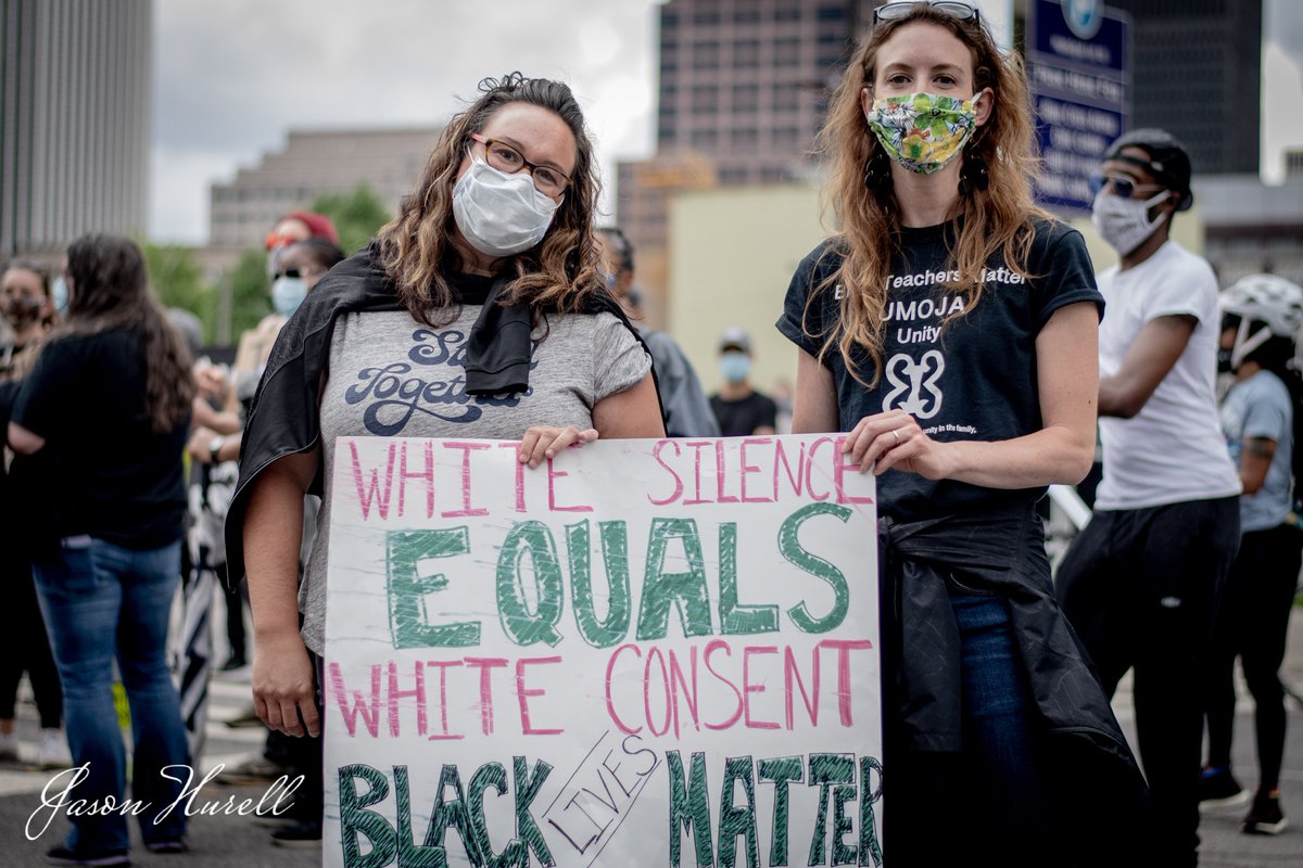 J2hPhotography's tweet photo. Letting everyone know the protest started peaceful #BlackLivesMatter #RochesterNY @news10nbc @13WHAM #rochesterprotest #RipGeorgeFloyd https://t.co/0hq0P39Yos