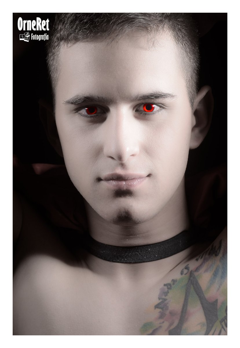 PHOrneRet's tweet photo. Producción "Vampiros" || Modelo: Sebas Echeverría https://t.co/5LMbRoMUPL