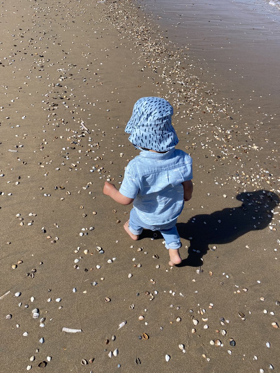 MirjamLoenen's tweet photo. Liefste jongetje op het strand 🐚 https://t.co/Y41jTbtXig