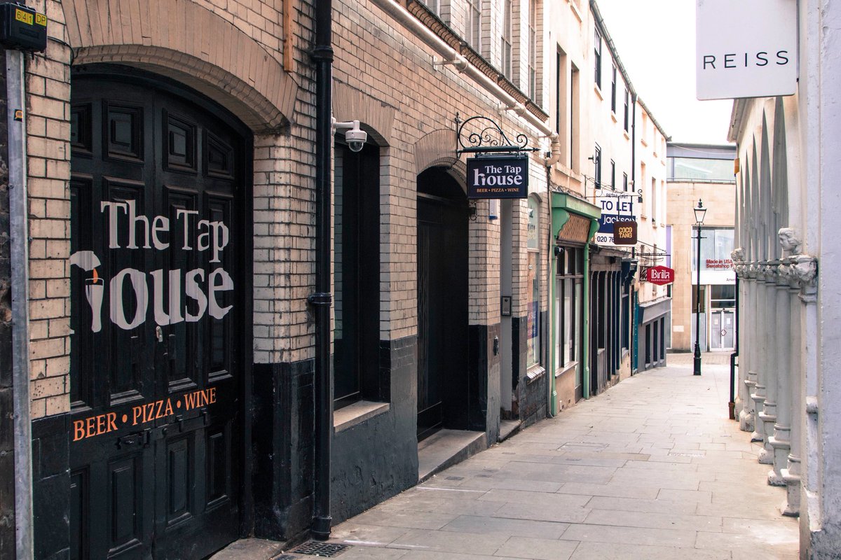 salphotography's tweet photo. Had a trip to town this afto curious to see what our City looks like,before things start to return to normal. Felt odd with hardly anyone else there. #Nottingham #lovenotts #anniesburgershack #lockdown #foodie #photography #nottslife https://t.co/Qdne5BXcBN