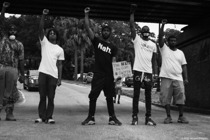 EZXNaF-WAA43ba6?format=jpg&name=small