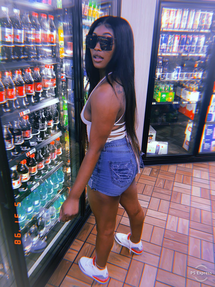 1rawbtch's tweet photo. bad btch go crazy 🥰 https://t.co/XX9eUEjru1