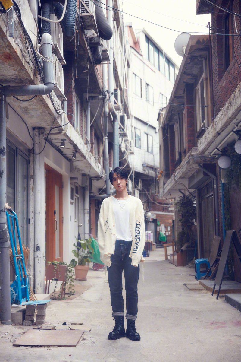 Ivyself0227's tweet photo. #내사랑예성#
#MyLoveYesung# 
I LOVE U forever！！！Plz go sleep！！No bubble！！！Too fast that i cant answer！！ https://t.co/2mrFiYny1S