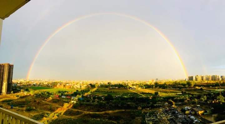 ये उम्मीद का इंद्रधनुष है .. 
ईश्वर का इशारा है..
आगे सब अच्छा है !!!
 #rainbow #rainbowsofhope 
शुभ रात्रि 🙏🙏
