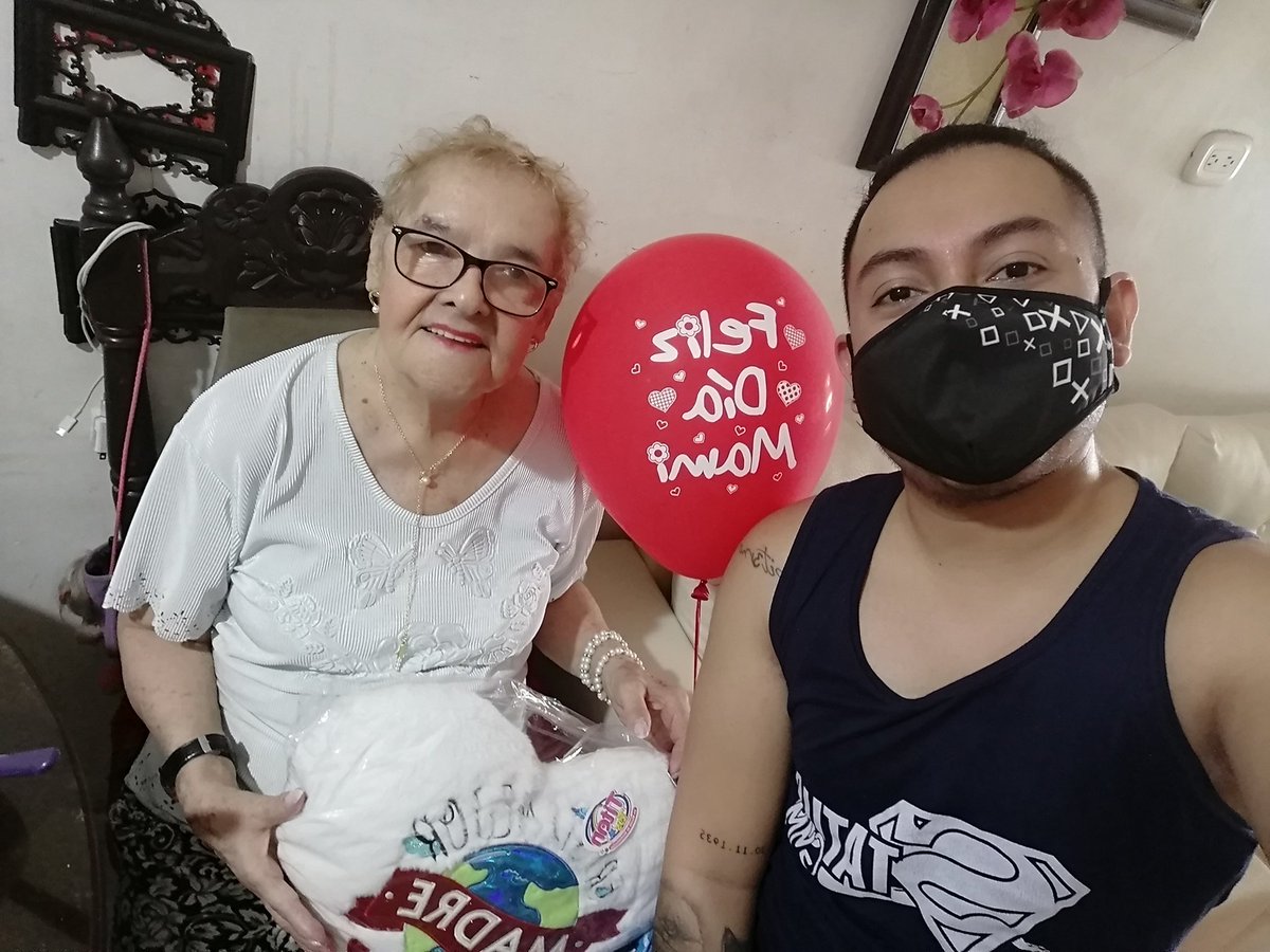 cris_rvr's tweet photo. Feliz día de las madres🎉 mamita Dios me la acompañe y la proteja por siempre la amooooooo❤️ https://t.co/Mf3XJBYVoC