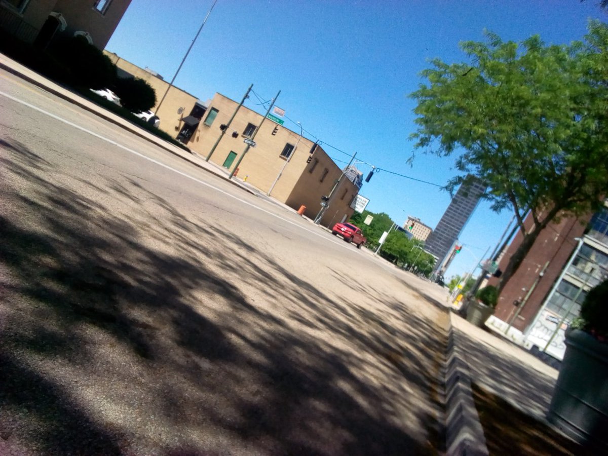 Luximo_'s tweet photo. R2D69-73:
•Fix a client server/hardwares
•45-55mins coding tutorials last 4 days
•Completed my udacity nanodegree program (AWS cloud developer)

⛔Roadblocks and empty streets on my way home from downtown

#100DaysOfCode
#100DaysOfX
#JavaScript https://t.co/QE1kOenQma