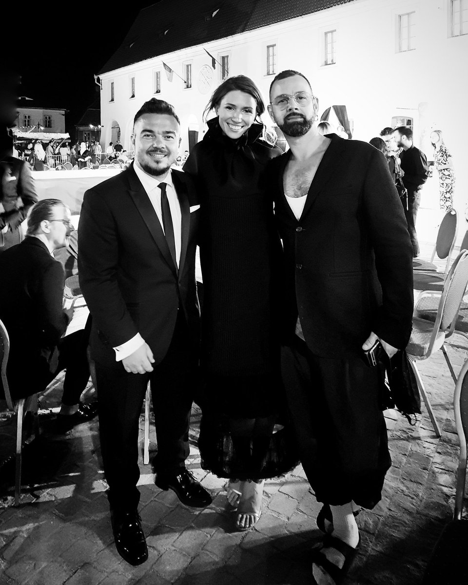 MitichiPreda's tweet photo. Do you guys miss this? @LandianaYolo @SchonMagazine @feericfashionweek #FeelFeeric #FeericTeam #FeericFashionWeek https://t.co/p2dtSUDMeN