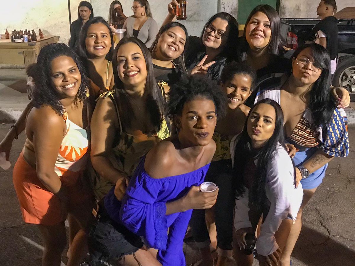 JuuhPer12117174's tweet photo. Minhas amigas ❤ https://t.co/K1gkagx718