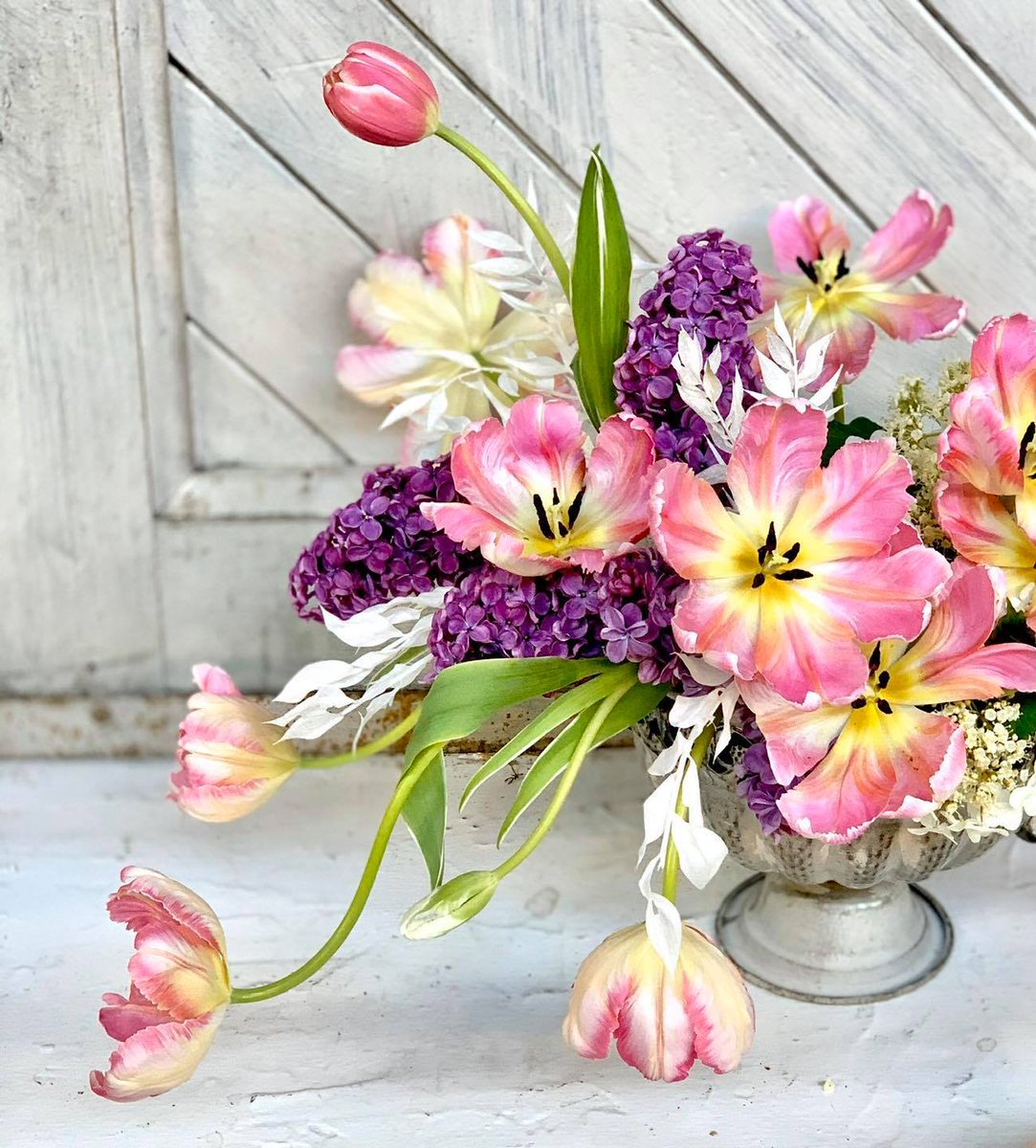northrupstation's tweet photo. Want to learn something new? How about the art of floral design? The Floral Design Institute is offering online classes. For years we've had their students stay at our hotel &amp; bring us beautiful arrangements to display at our front desk. 

LEARN MORE:  https://t.co/dOIk2nui2K https://t.co/Ju0JnWcWFO