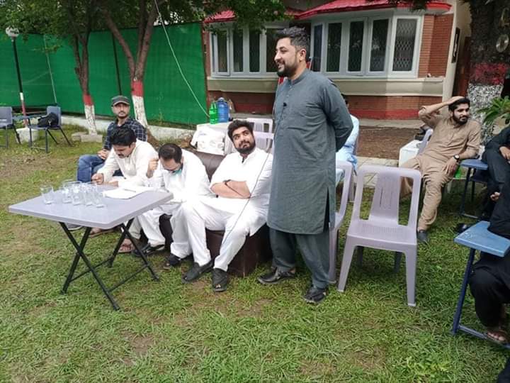 TaimurKhalid10's tweet image. عید ملن پارٹی 
#Parawali 
@Erajkkhan