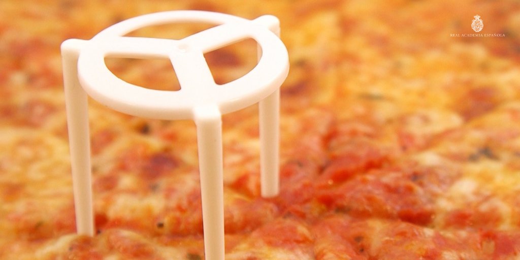 RAEinforma's tweet photo. «Guardapizza», mesita, cosito, trípode… ¿Cómo llaman ustedes al objeto de la imagen? https://t.co/3u91XyZovg