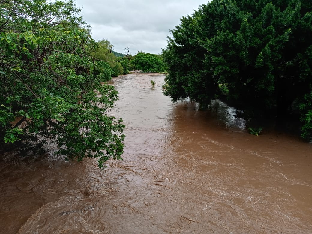 CRMetapan's tweet photo. Así las diferentes zonas y rios de nuestra ciudad @CruzRojaSal @PROCIVILSV @ddovia @eltraficosv_com @CesarSanabriaAl @NeryReyes https://t.co/1dx7VYV3g3
