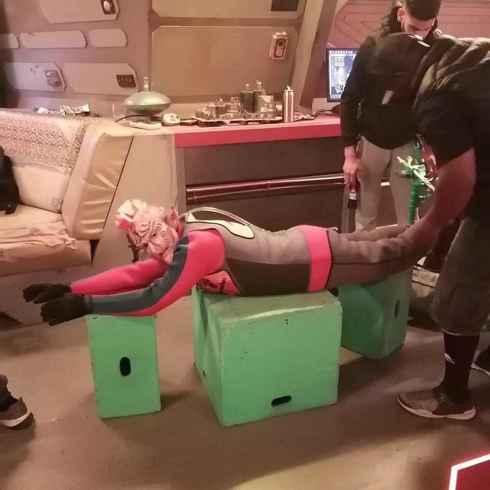 The magic behind the mannequin challenge in episode 8 of #VagrantQueen <a href="/SYFY/">SYFY</a> <a href="/BlueIcePics/">Blue Ice</a> #MrBody #GluuberEatsDriver