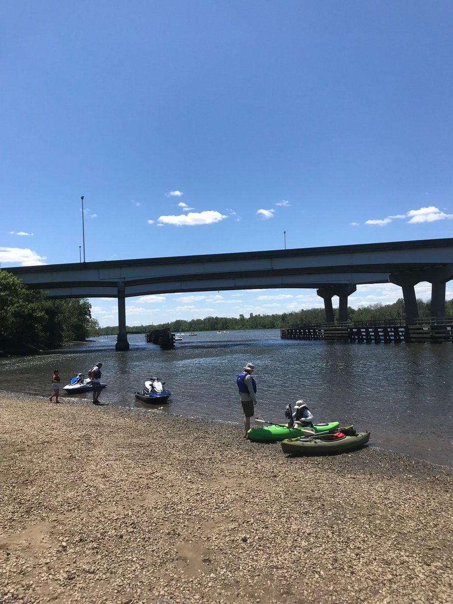 littoralguy's tweet photo. The #delawareriver is hopping today! #returntotheriver #4states1river ⁦@DelRivCoalition⁩ https://t.co/qJLU8tBiD6