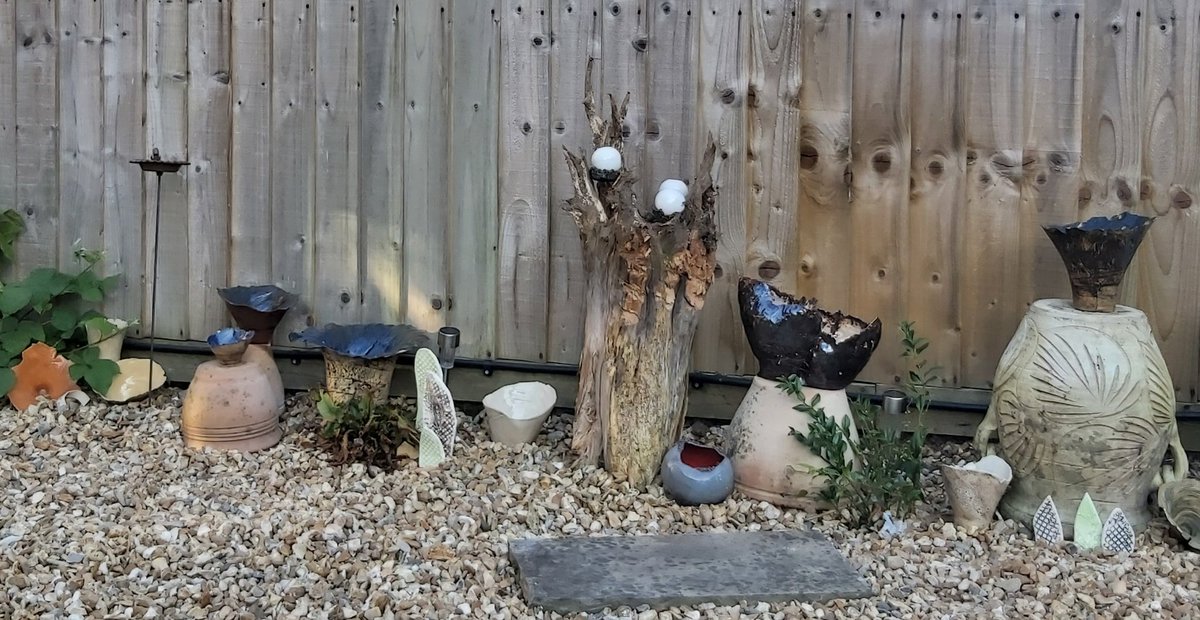 And despite this being the back garden, think @joyouskent 's newly rearranged ceramics display has got a bit of a  beachy vibe going on 😊 #CreativeChainMay20CadwynGreadigolMai20