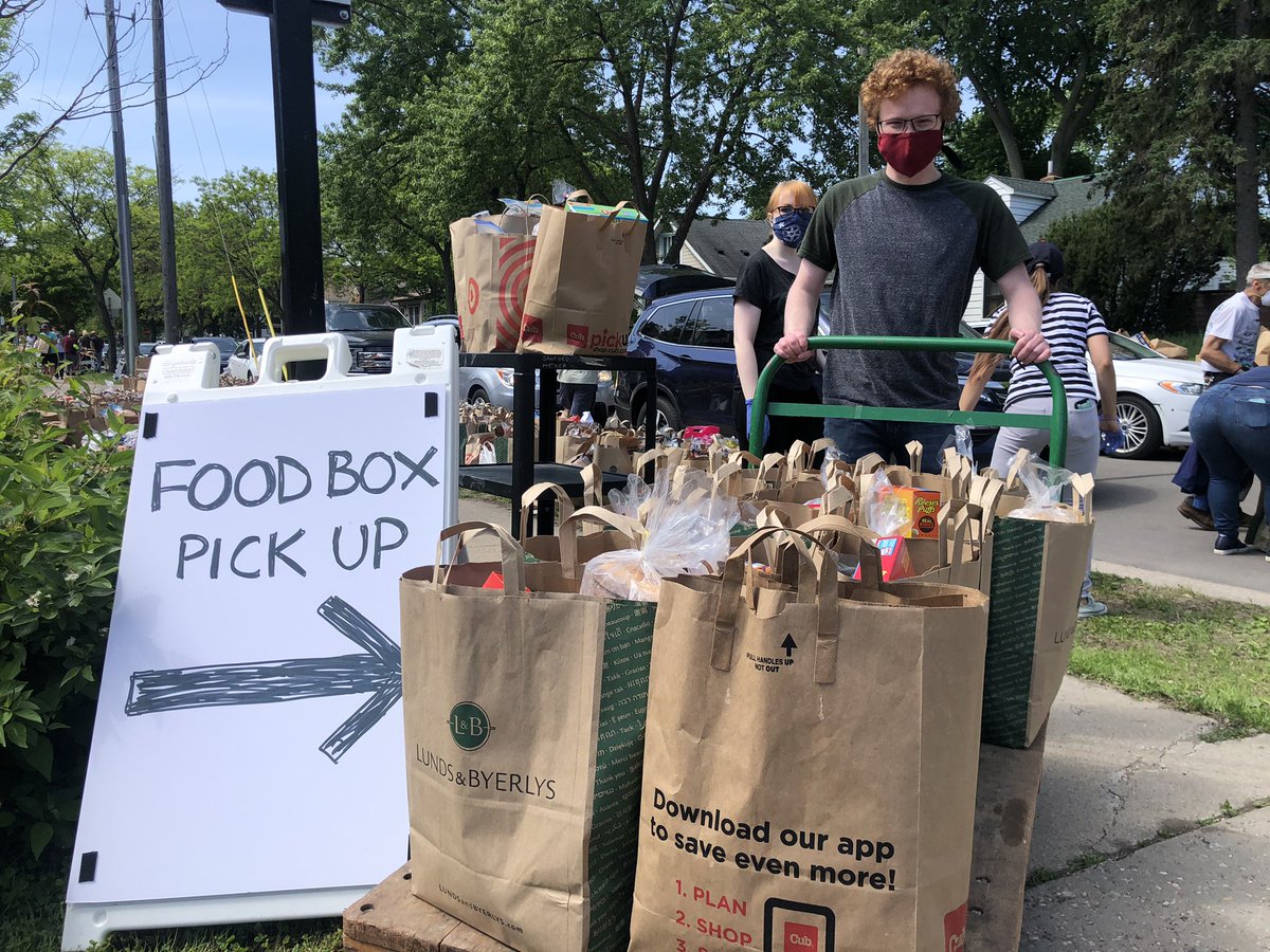 MarielleMohs's tweet photo. IF YOU WANT TO GIVE - Sanford Middle School is done accepting donations at this point. They ask that if you want to give, bring food/supplies to: 

-Hiawatha Collegiate High School
-Sanctuary Covenant Church
-US Bank (Broadway and Emerson)

#wcco https://t.co/At0w2yHHzY
