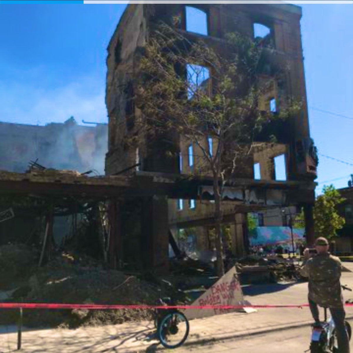 londyloo's tweet photo. Wanna help rebuild Lake Street Mpls community?? (It’s where I live) 

We need YOUR help. 

Check out these small businesses!

It’s a 501c3 nonprofit. 
I donated $100

Plz retweet 
#BLACK_LIVES_MATTER 

https://t.co/ne52M9DyC7 https://t.co/okz1XPwnJz