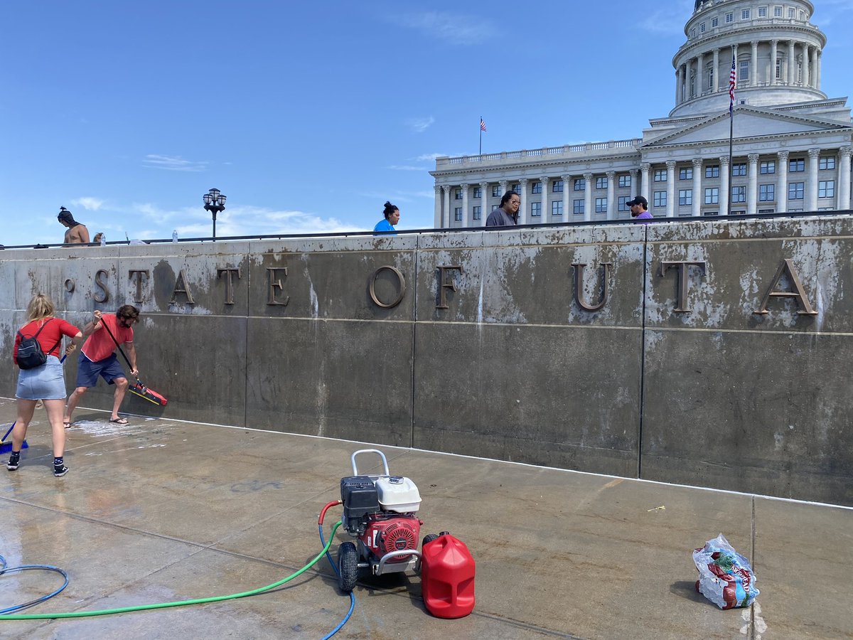 GenZ_UtahJazz's tweet photo. So sad to see what happened in Salt Lake and across the country yesterday. However, I love seeing the resilience of people as they work to clean up after an ugly May 30, 2020 in SLC. #globeslcc #slccsmc Congrats to @GlobeSLCC and all local media outlets in your coverage yesterday https://t.co/X5eDHLEDpB