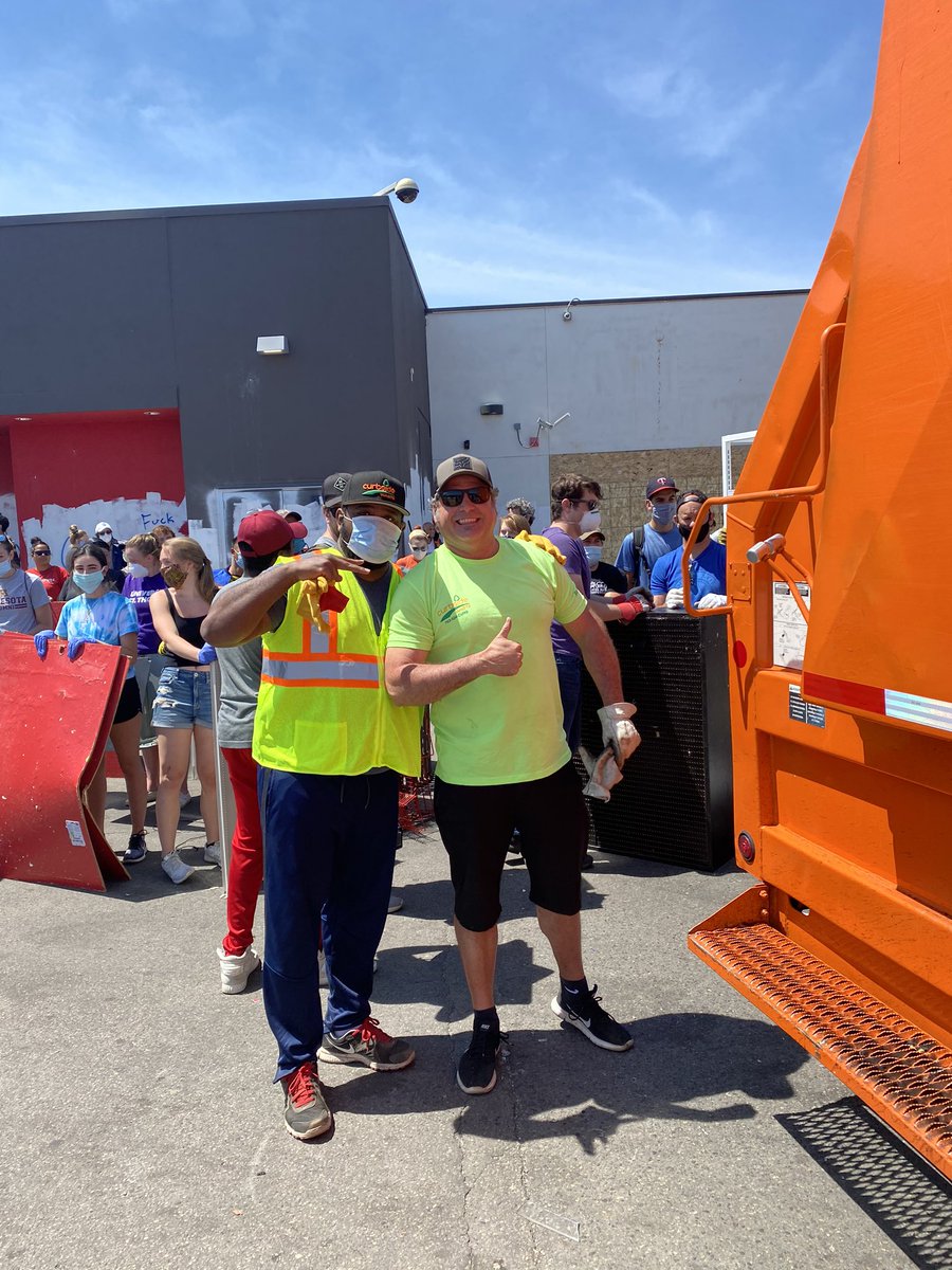 CoachdrichDeon's tweet photo. Owners of Curbside Waste helping to clean up Minneapolis! #RIPGEORGEFLYOD https://t.co/LyouJDPjue