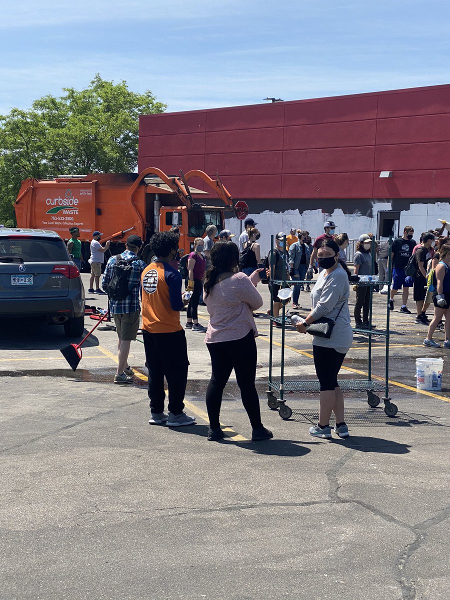 CoachdrichDeon's tweet photo. Owners of Curbside Waste helping to clean up Minneapolis! #RIPGEORGEFLYOD https://t.co/LyouJDPjue