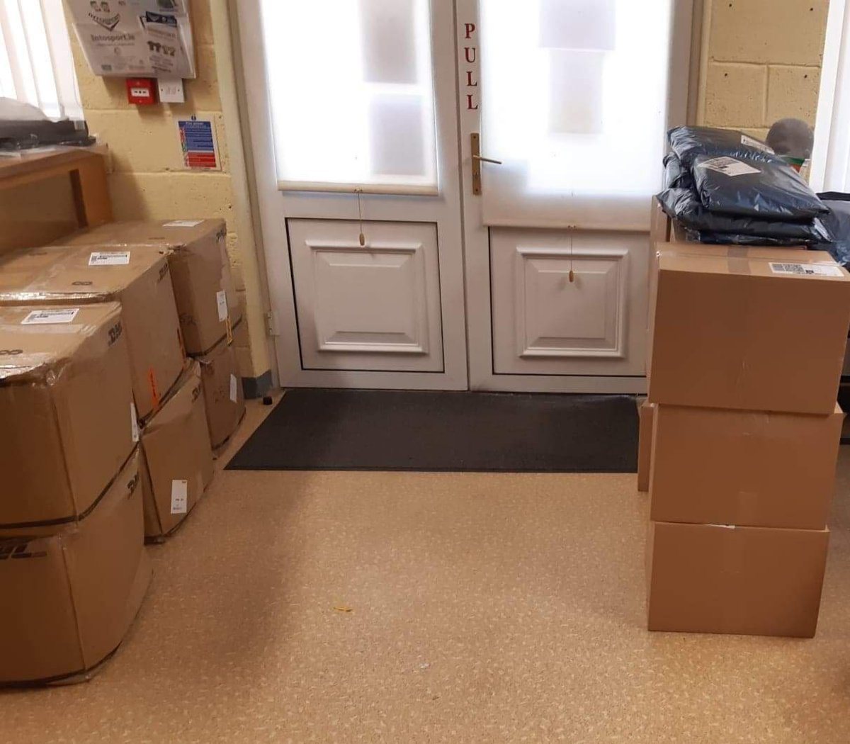 Barlo79's tweet photo. @Glen_Hansard The Antibodies got together virtually&amp;recorded tracks on bandcamp to raise funds for PPE for carers&amp;Frontliners,last week we gave 200 units to a Homeless Shelter in Dublin.We need help gettin our name out can u help us spread the word, cheers https://t.co/pXY6YjXfnh https://t.co/YwgbQcM09W