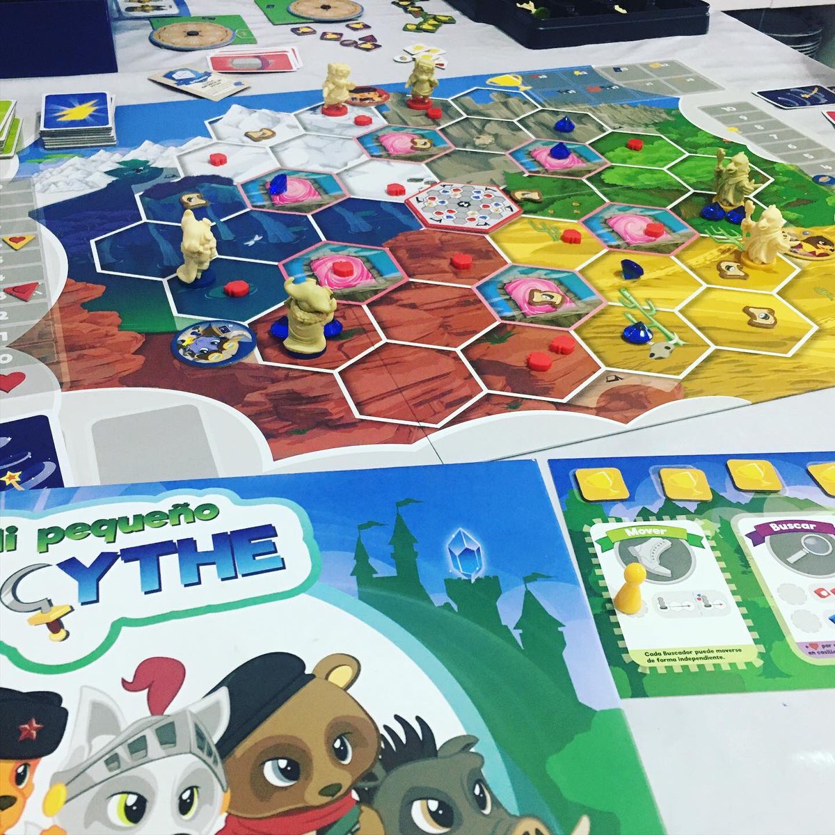 japarradog's tweet photo. Tras un intenso Mayo volvemos recuperando las rutinas jugonas en familia probando juegos nuevos como el #MageKnight y rejugando a muchos conocidos como #MyLittleScythe, #Mudanzas, #BrainConnect, #TheMind https://t.co/0k7rPhyxFg