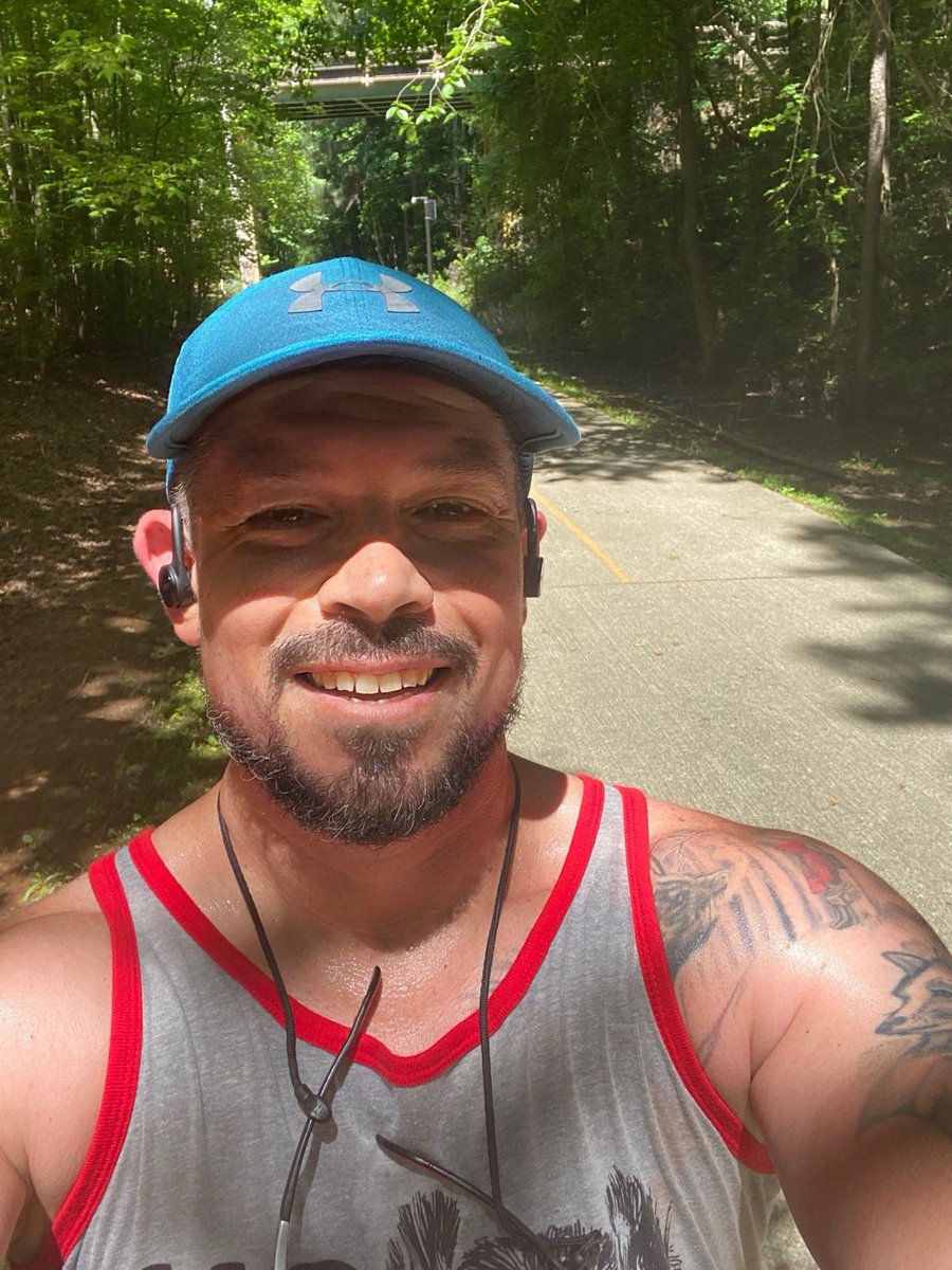 THDchuck's tweet photo. Quaran-Toning Challenge of running an extra minute each day has me up to 76 minutes. Ran 132 miles in March, which was up from 125 in April. I’m coming to get you, June! #quarantoning https://t.co/AKnlTDCnq3