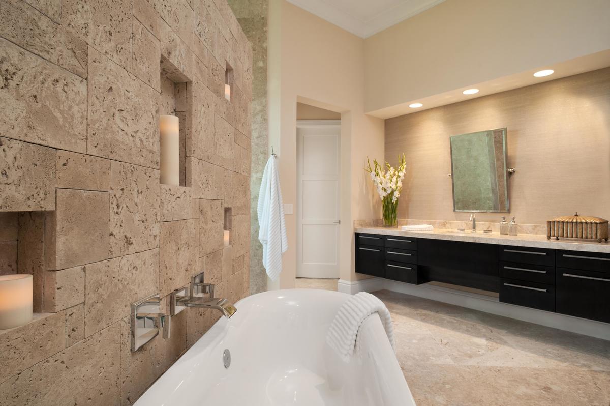 eldoradostone's tweet photo. Ambient lighting provides warmth &amp; depth to create a cozy space. The combination of recessed lights &amp; the subtle glow from the stone veneer candle wall adds a sense of sophistication &amp; relaxation. #WalloftheWeek

Pictured: Pearl White CoastalReef®

A Boral North America Brand https://t.co/Uc5ac0AQGA
