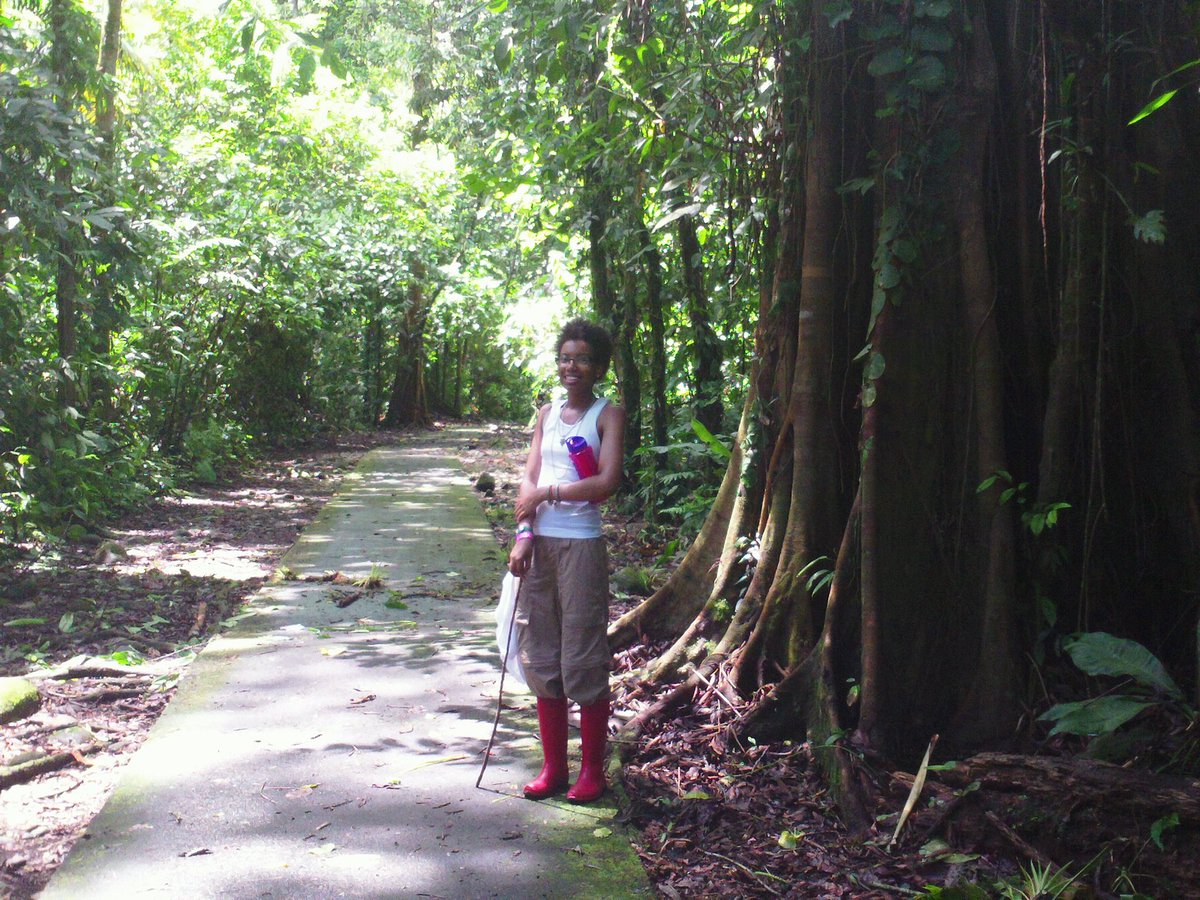 The first time I ever did any field research back in 2012 in Costa Rica. I went on a short tropical biology REU sponsored by  @NSF and Dr. Ann Russell at  @IowaStateU. I had been encouraged by Dr. Milton Muldrow at  @pgccnews. I met one of my best friends, Tyler (on the rock). 