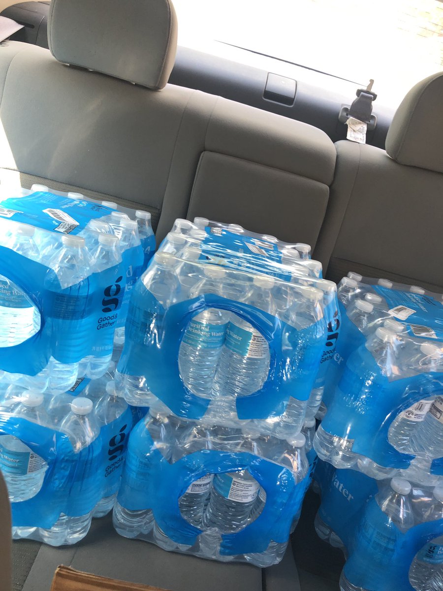 elisabethjoffe's tweet image. My partner and I are passing out supplies for protesters (bags have snacks, bandaids, hair tie.) we also have spray for those affected by tear gas. #dcprotest @DMVBlackLives #BLMDC