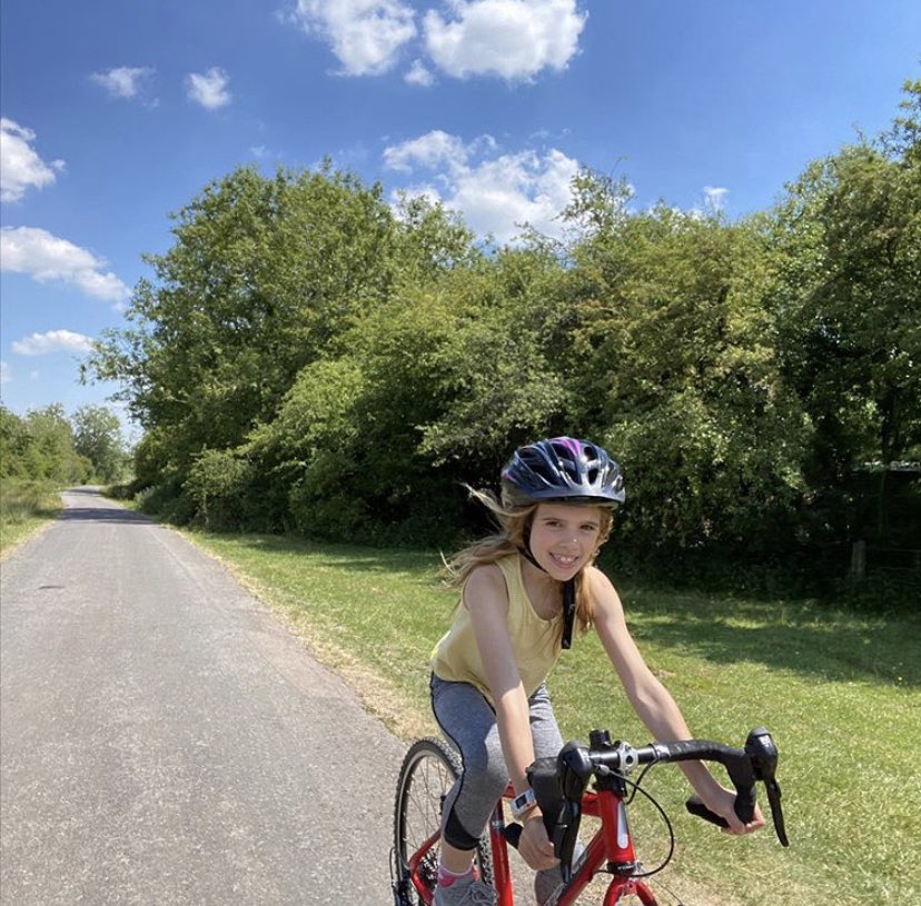 vickythompson28's tweet photo. So my mini me #mercerlittle has got her own road bike 🚴‍♀️ and she loves it! I can’t wait to get some #merceractive miles in with her. Feeling very grateful for all the extra time with the girls at the moment 🥰 #sunshinecycling #fitfam #girltime https://t.co/qTh1isvZ7O