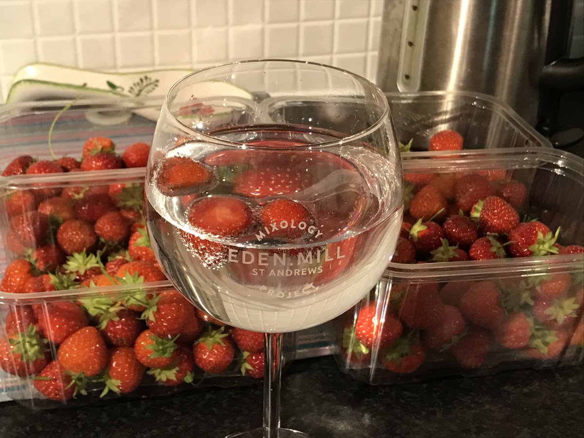 debbie1stafford's tweet photo. @LeonZlotos any ideas what to do with the ‘wobbly berries’ from Carse of Gowrie - the downside of only being able to travel 5 miles - more for us locals !! #mainsoferrol https://t.co/zrDqCcyL97